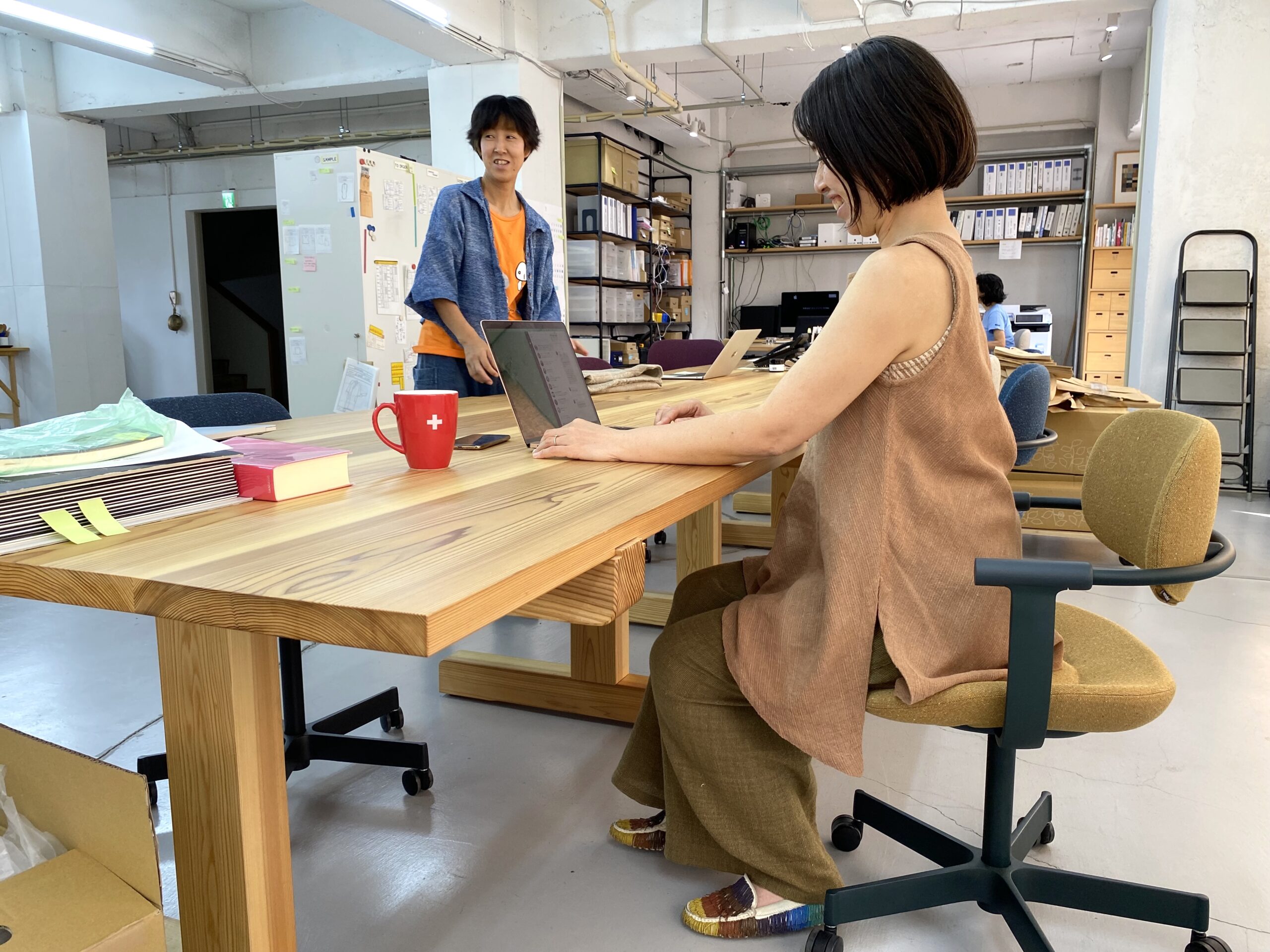 うさとの服 タイパンツ 草木染め - カジュアルパンツ