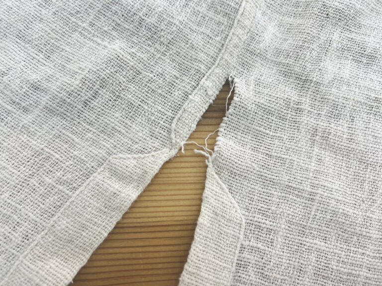 穴破れ　当て布貼り付け　10㎠内まで 【1箇所につき】 main image 0